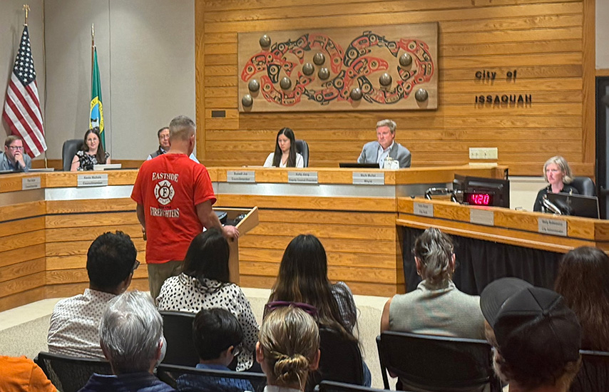 Ray Austin presenting in City of Issaquah city council